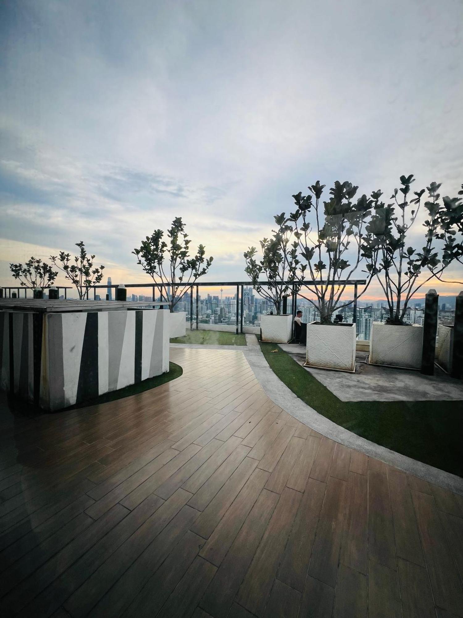 Reizz Residence By Elysium Kuala Lumpur Bagian luar foto