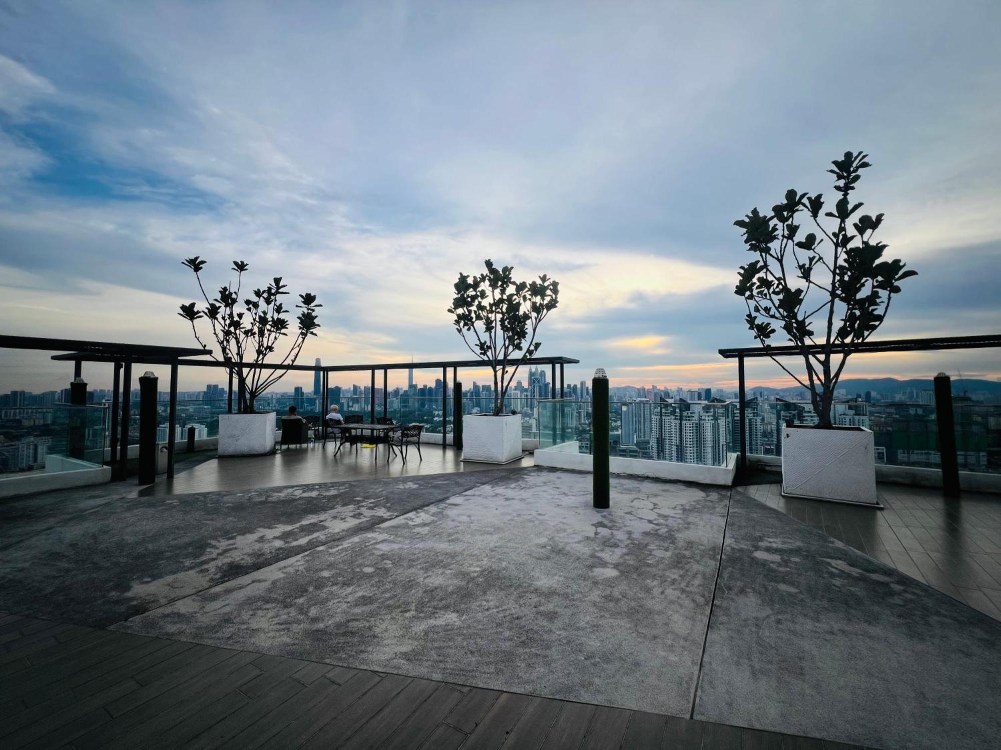 Reizz Residence By Elysium Kuala Lumpur Bagian luar foto